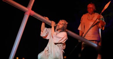 Emociones y devoción: la impactante representación del Vía Crucis en Villa Elisa